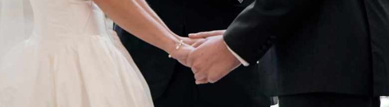 wedding-officiant-recirc-calen-rose-6-4-f1e2ee84f9ed48ee85c9f48df00955ef